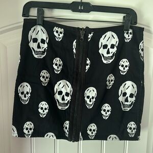 Betsy Johnson Skull Skirt (M)